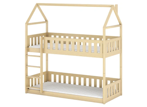 Naturlig træfarvet køjeseng i husform med sengeheste og stige til et hyggeligt børneværelse.