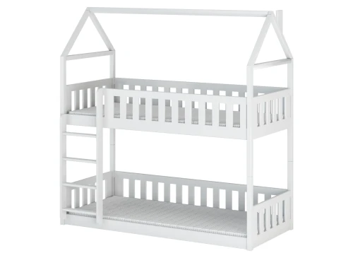 Hvid hus-køjeseng med stige og madrasser, minimalistisk og funktionelt design til børneværelset.