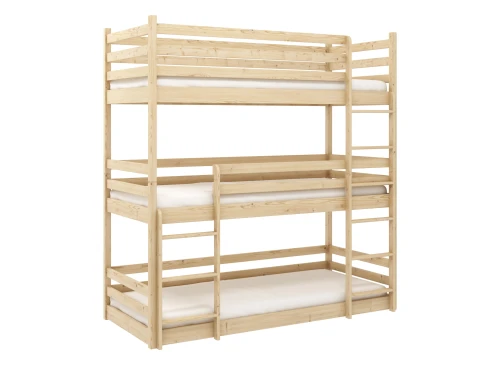 Køjeseng i naturtræ med tre etager og madrasser, fritlagt.