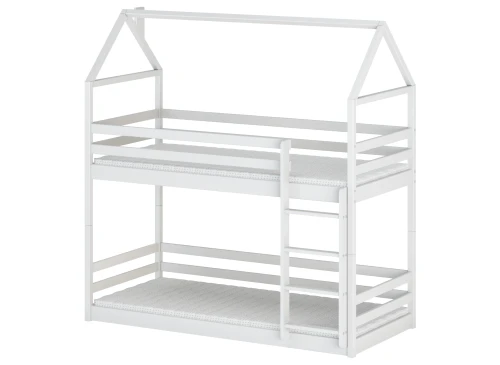 Hvid køjeseng med husramme, stige og madrasser.