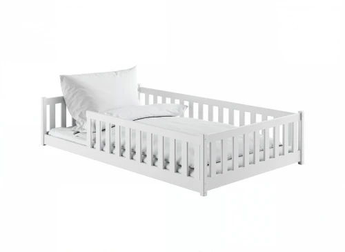 Sengeramme i hvid til børn. Minimalistisk design.