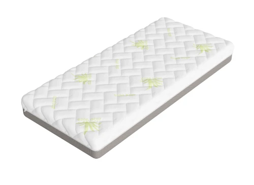 Hvid Aloe Vera madras med grønne bladlogoer og quiltet overflade, isoleret på hvid baggrund.