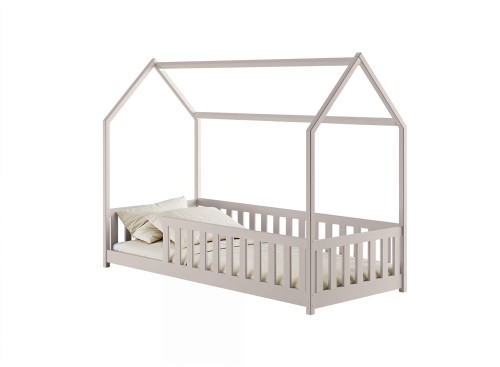 Beige/grå husseng med lyst sengetøj, isoleret på hvid baggrund.