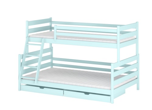 Hyggeligt børneværelse med to hvide tremmesenge, en enkeltseng og et grønt tæppe.