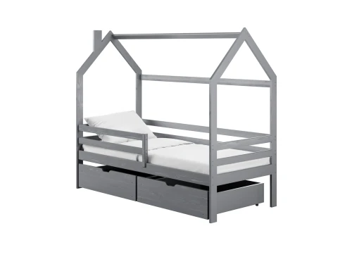 Grå husformet børneseng med to skuffer, hvoraf den ene er åben, på hvid baggrund.